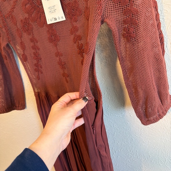 Zara Maroon Midi Dress with Embroidery - Picture 8 of 10